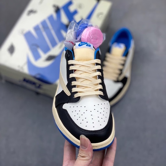 💙💕Nike Air Jordan 1 Low OG Men's Shoes🔴